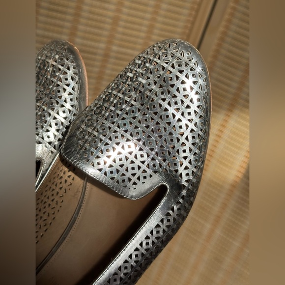 J.Crew Italian Leather Silver Loafers – Beautiful & Chic - Picture 2 of 14